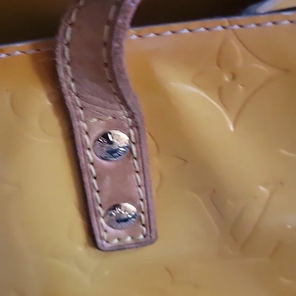 Louis Vuitton VERNIS Mustard Patent Leather Tote with Brown Handles - Picture 4 of 13